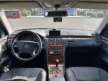 mersedes zaslonka: Mercedes-Benz E 200: 2 l | 1999 il Sedan — 7