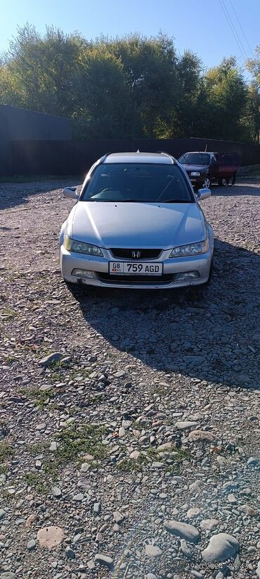 семиместные машины: Автомобиль Honda Accord в кузове универсал серебристого цвета
