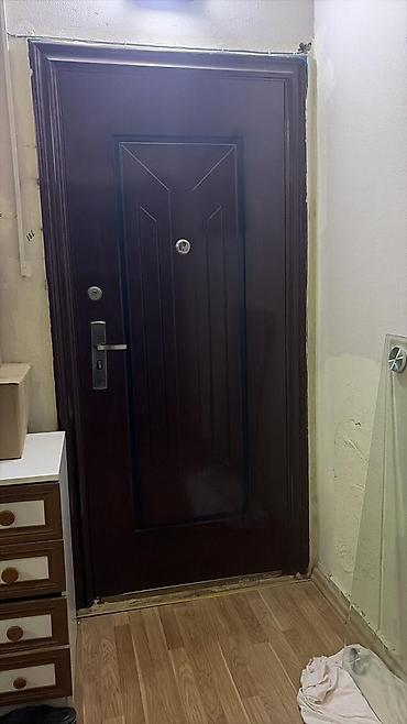 Metall giriş qapısı - Material: polad (metal) gövdə, laklı tünd