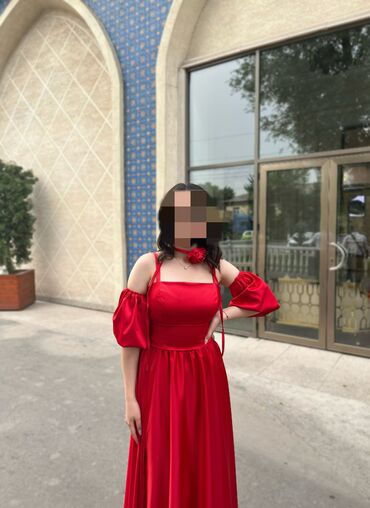 вечернее платье в пол красного цвета: Вечернее платье, Длинная модель, Атлас, С рукавами, M (EU 38)