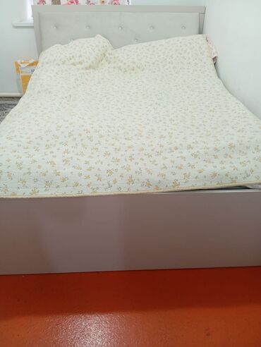 кравать односпальная: Продаётся спальный кровать размером 160/2 цена 10 тыс .Сатылат