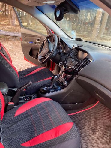 Chevrolet: Chevrolet Cruze – qırmızı sedan - Kuzov: 4 qapılı sedan, parlaq — 5