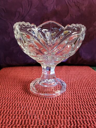 Kuhinjski setovi: Bombonijera nova pun kristal,rucni rad. Bohemija 70te. Sve na — 2