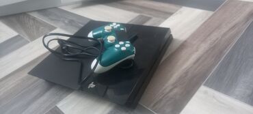 PS4 (Sony Playstation 4): U dobrom stanju 120 evra Kraljevo 2 djojstik