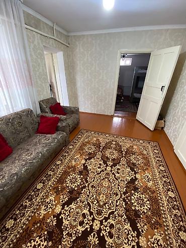 Продажа коттеджей и домов: Продаю дом в центре города Балыкчы. Рядом городская больница, вещевой — 10