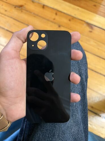 ayfon 2 ci əl: Bu, qara rəngdə Apple iPhone 13 üçün nəzərdə tutulmuş arxa şüşə