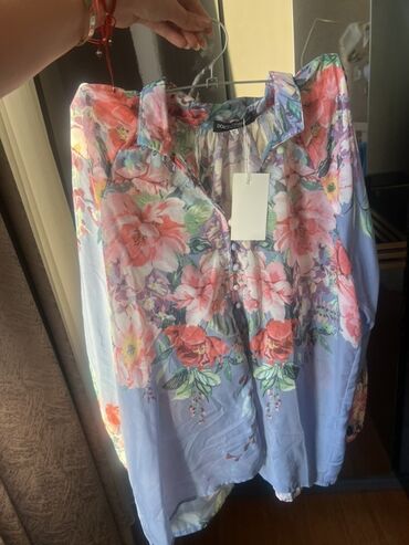 Köynək və bluzalar: Dolce & Gabbana brendinin, çiçək naxışlı, uzunqol köynəyi. Yumşaq lalafo.az -da Köynək və bluzalar: Dolce & Gabbana brendinin, çiçək naxışlı, uzunqol köynəyi. Yumşaq