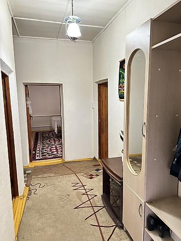 Продажа коттеджей и домов: Продается дом 100кв.м., г Кара-Балта, верхняя часть города, улица — 8