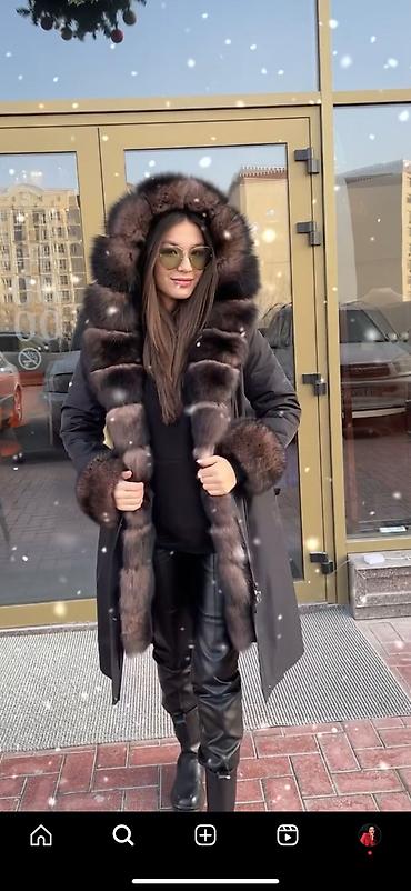 Пуховики и зимние куртки: Продаю НАТУРАЛЬНУЮ парку. Очень теплая и мягкая.Нарукавники — 10