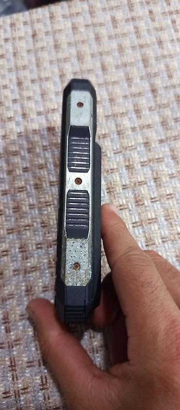 telefon kabloku: BQ Tank Quattro P düyməli mobil telefon Salam hərkəsə adapteri də var — 3