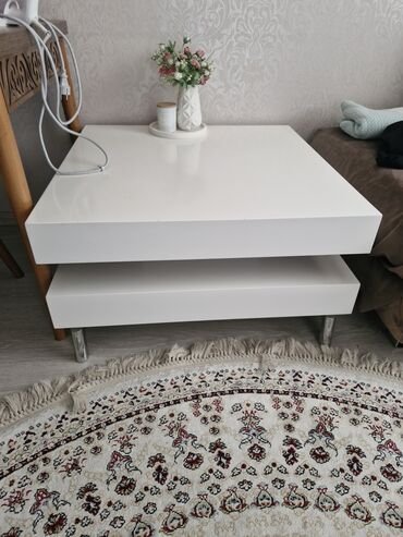 Masalar: Jurnal masası, Açılmayan, Kvadrat masa