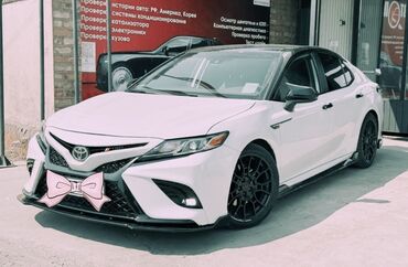 купить машину за 2000 долларов: Белый седан Toyota Camry с затемненной крышей и черными многоспицевыми