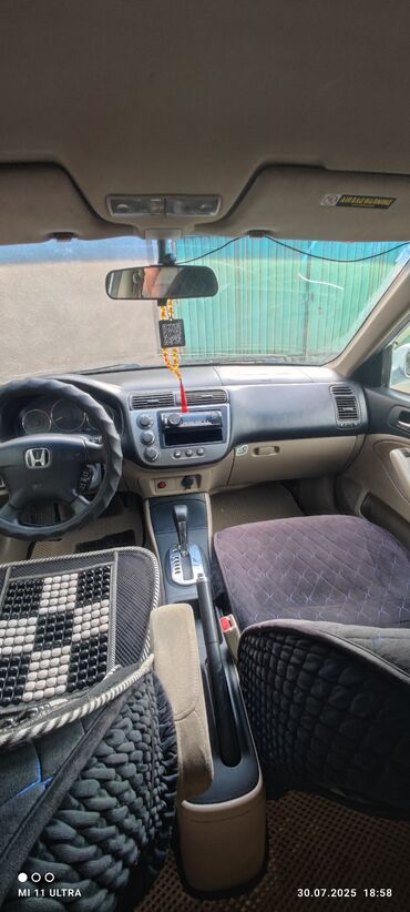 арзан автомат машина: Автомобиль Honda Civic, представленный в светлом цвете кузова