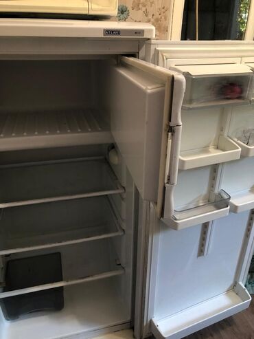 скупка старой бытовой техники: Продаю холодильник Атлант в НЕ РАБОЧЕМ состоянии, на запчасти. Цена