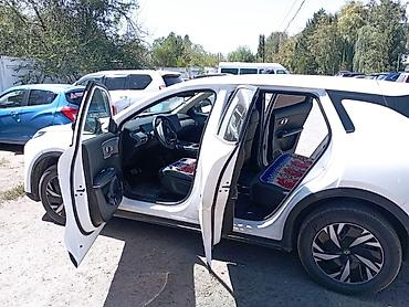 byd e6: Электромобиль CooS (кроссовер) - Кузов: 5‑дверный кроссовер, белый — 2