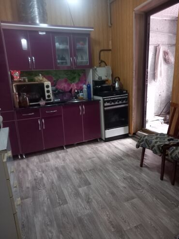 дом барачного типа: 76 м², 3 комнаты, Свежий ремонт Кухонная мебель