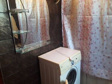 аренда контейнера на дордой рынке: 3 бөлмө, Душ кабинасы, Жаздык, жууркан-төшөк каптары, Унаа токтотуучу жай