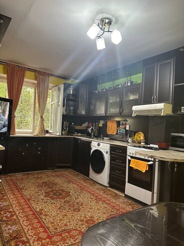 квартира 10 микрорайон: 3 комнаты, 67 м², 104 серия, 1 этаж, Старый ремонт