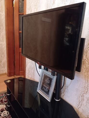 ikinci el tilvizir: 82 diaqonal LG televizor altlığı ilə birlikdə 200 AZN-ə satılır