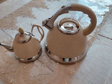 Чайники: Б/у, цвет - Белый, Чайник, Алюминий, 3 л, Азербайджан