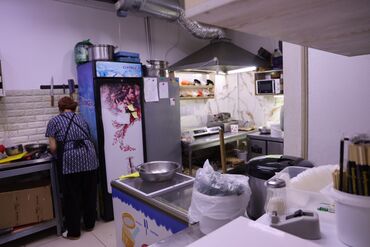 ищу работу на кухне: Талап кылынат Ашпозчу жардамчысы : Фаст Фуд, Корей ашканасы, Тажрыйбасыз