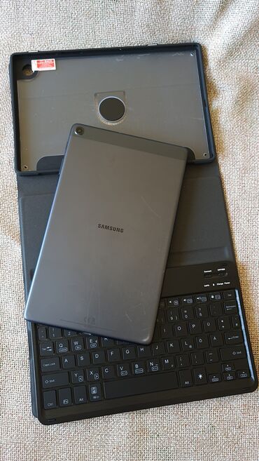 Tableti: Tablet kao nov nema mane, ima masku I blutut tastaturu,veliki 10 inca — 24