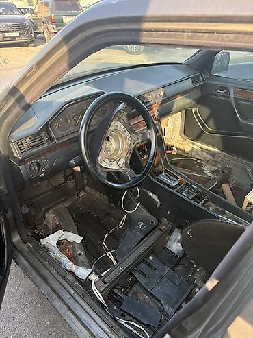 1998 ford transit: Mercedes-Benz E-Class W124 sedan (təxminən 1990-cı illər), qəhvəyi — 2