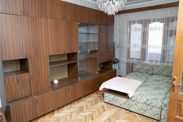 Uzunmüddətli kirayə mənzillər: Azadlıq prospektində, qoşazapravkaya yaxın Qrand marketin yanında 9 — 6