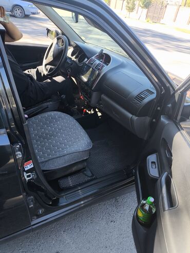 Другие детали салона: Автомобиль Suzuki SX4 (хэтчбек), интерьер и оснащение. - Просторный