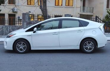 masin ucun qosqu: Toyota Prius: 1.5 l | 2014 il Sedan