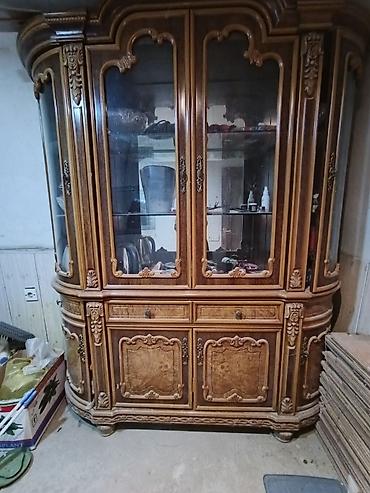 Tecili şkaf satılır 50 manatdır heç bir problemi yoxdur real