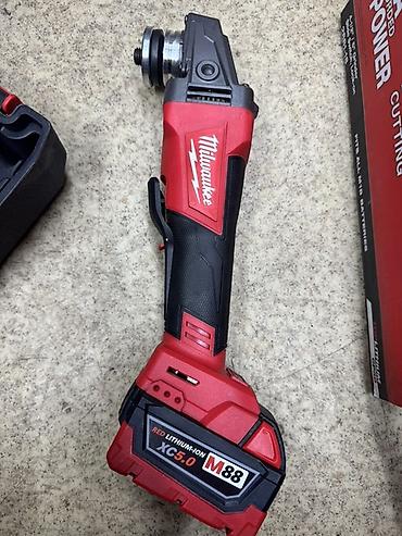 bra: Аккумуляторная угловая шлифмашина Milwaukee M88 FSAG125XB Болгарка — 1