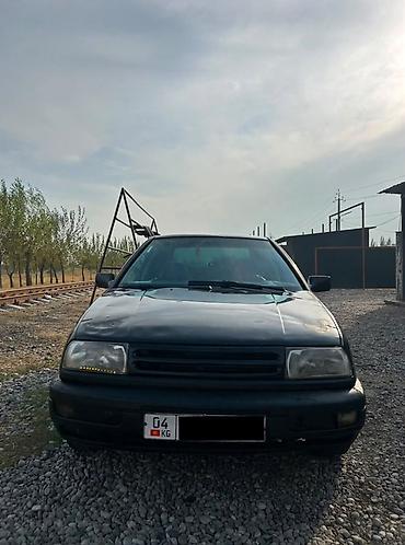 Volkswagen Vento: 1994 г., 1.6 л, Механика, Бензин, Седан