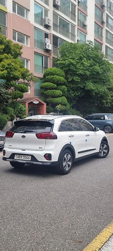 Kia: Kia Niro: 2021 г., Гибрид, Кроссовер — 11