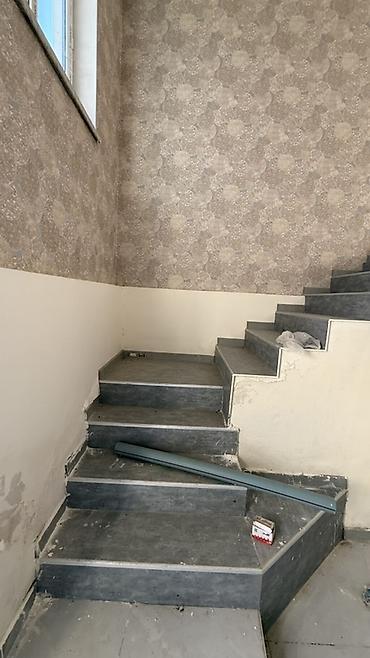 Həyət evləri və villalar: Satılır: hasarlı həyəti olan fərdi yaşayış evi - Tikili: 2 mərtəbəli — 8