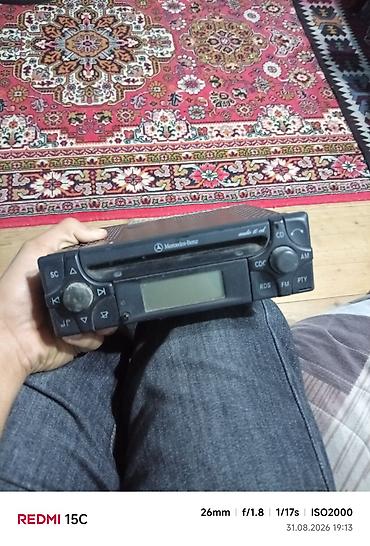 met: Mercedes-Benz orijinal avtomobil maqnitofonu (Audio 10 CD) - Model — 1