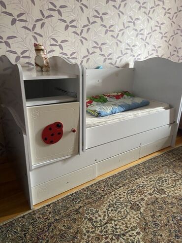 QAZ: Oğlan və qız üçün, Çarpayı, Bazasız, Matras ilə, Siyirməli