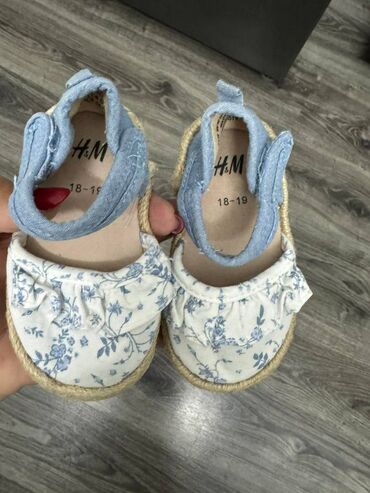 nehodajuće patike za bebe: Sandale, H&M