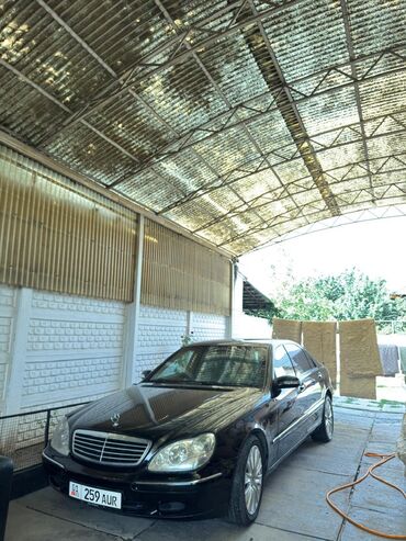 ролс ройс машина: Элегантный седан Mercedes-Benz S-класса черного цвета, предлагающий