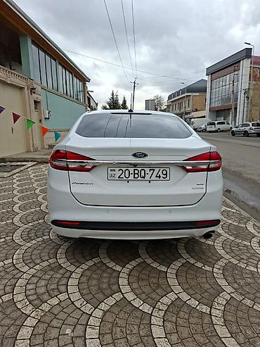 fusion disk: Ford Fusion SE sedan – ağ rəng, 4 qapı. Xarici: - Xrom ön barmaqlıq — 3