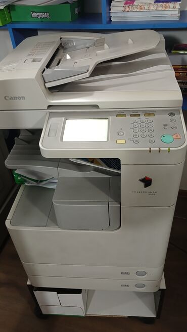 принтер: Canon imageRUNNER 2520i modeli, ağ rəngli ofis çoxfunksiyalı