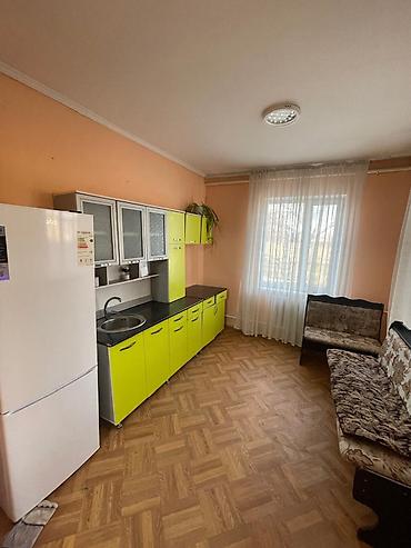 Продажа коттеджей и домов: 🏡 Продаётся дом в ж/м Ак-Бата 📍 До главной дороги — 400 м (асфальт) — 9
