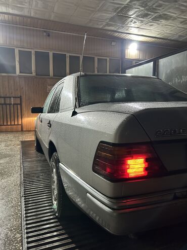 Mercedes-Benz: Mercedes-Benz E-Class: 1993 г., 2.2 л, Механика, Бензин, Седан at lalafo.kg — 4 Mercedes-Benz: Mercedes-Benz E-Class: 1993 г., 2.2 л, Механика, Бензин, Седан — 4
