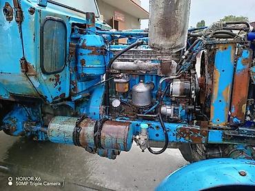 w202 ön şüşə: Mavi rəngli təkərli traktor – kabinəli, ön faralar və siqnal işıqları — 5