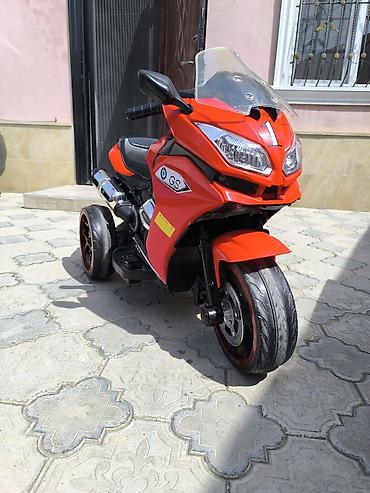 Детские электрокары: Uşaq elektrik motosikleti – R1200 GS üslubunda, 3 təkərli — 1