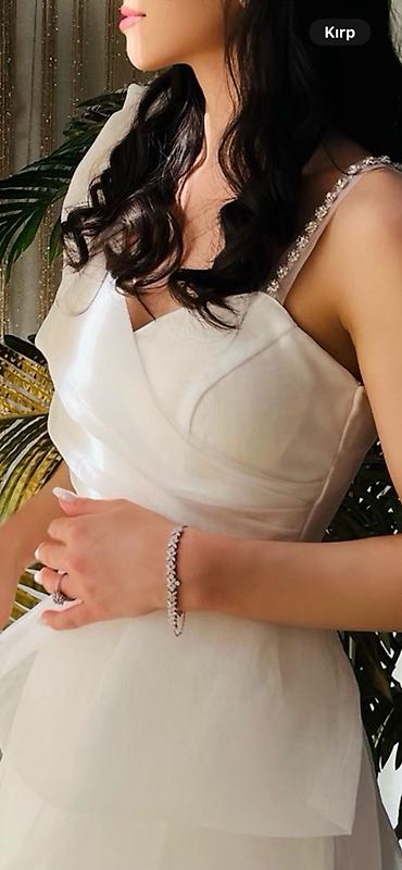 Ağ rəngli zərif ziyafət/nikah libası - Model: A-line siluet, uzun