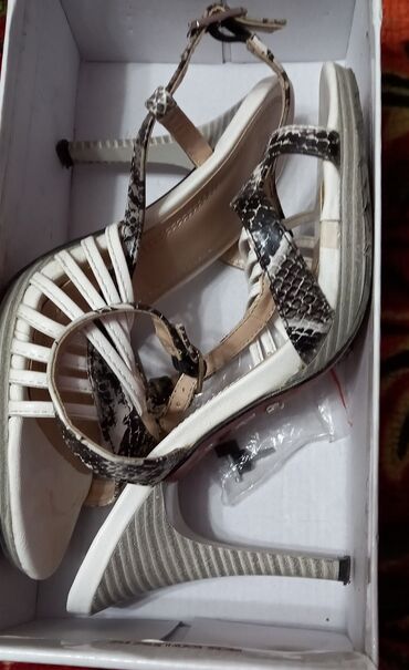 обувь женская деми: Продаю за 1000с, состояние как новая, один раз носила
