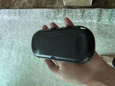 сони плэйстейшн: Портативная игровая консоль Sony PlayStation Vita, выполненная в