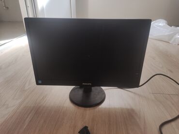 Monitor Philips problemi yoxdu.Samsung olaninda ekranda cızıqlar var