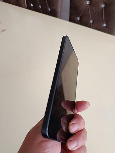 хвох сериес с: Smartfon – qara rəng, düz kənarlı korpusla Xüsusiyyətlər: - Tam — 3